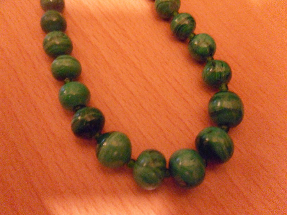 Collier de perles d'Emeraude-Malachite P.Etat Bijoux et montres