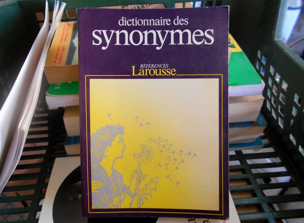 Dictionnaire des synonymes r&eacute;f&eacute;rences Larousse Livres et BD