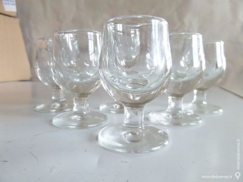 6 verres pour&laquo; le trou normand&raquo; ou &laquo;la goute&raquo; Cuisine
