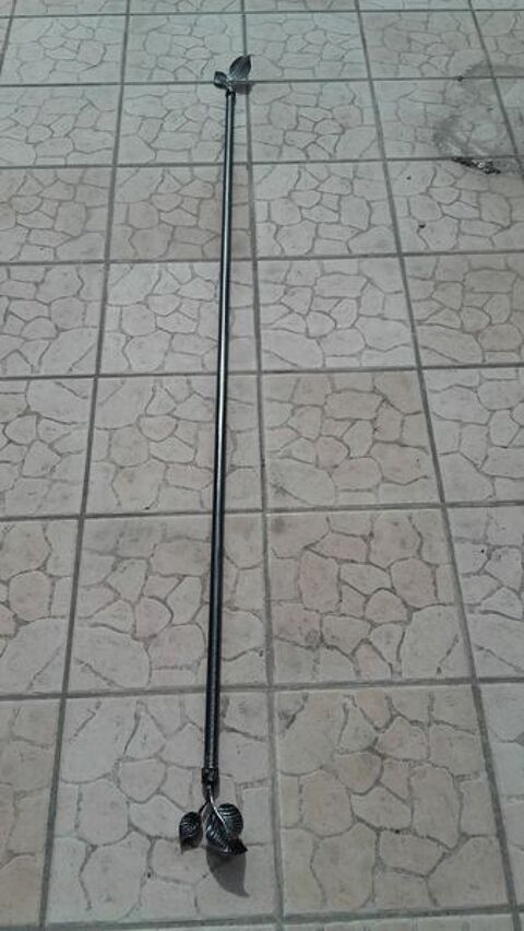 Tr�s jolie tringle � rideaux m�tallique  couleur bronze . 20 Sept�mes-les-Vallons (13)