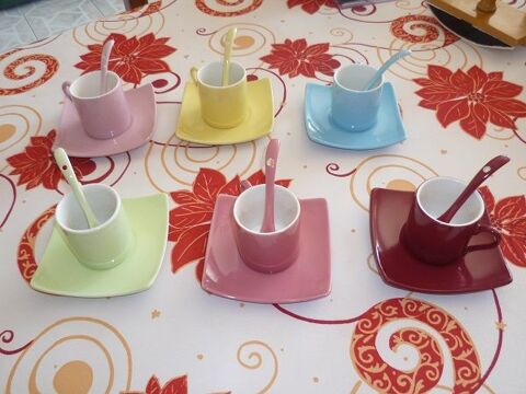 Service caf lolita cuisine fille femme porcelaine 4 Maizires-ls-Metz (57)