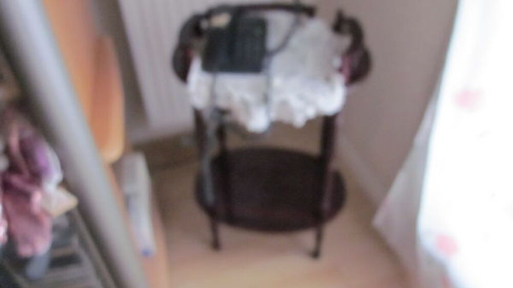 table pour t&eacute;l&eacute;phone Meubles