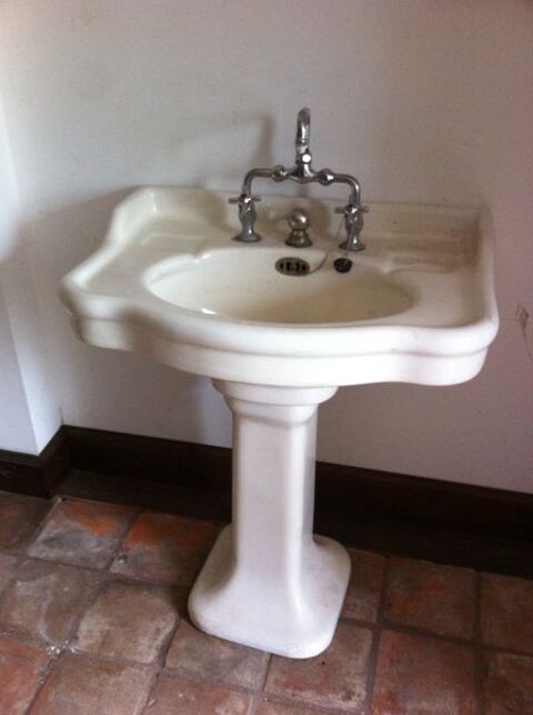 lavabo ancien 240 Rainville (88)