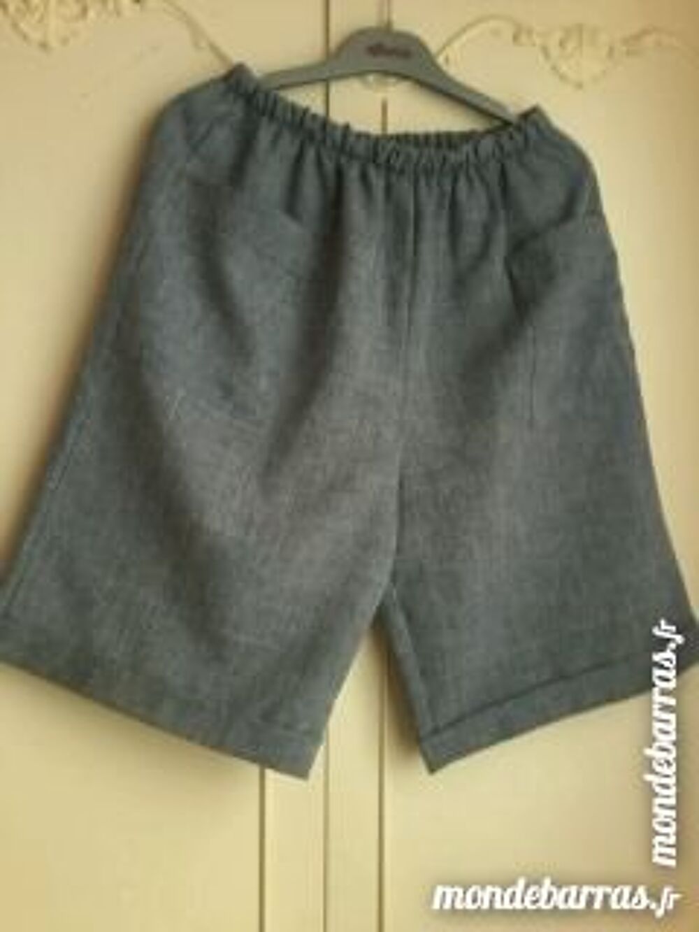 Pantacourt/short long neuf gris T3 40/42 Vêtements