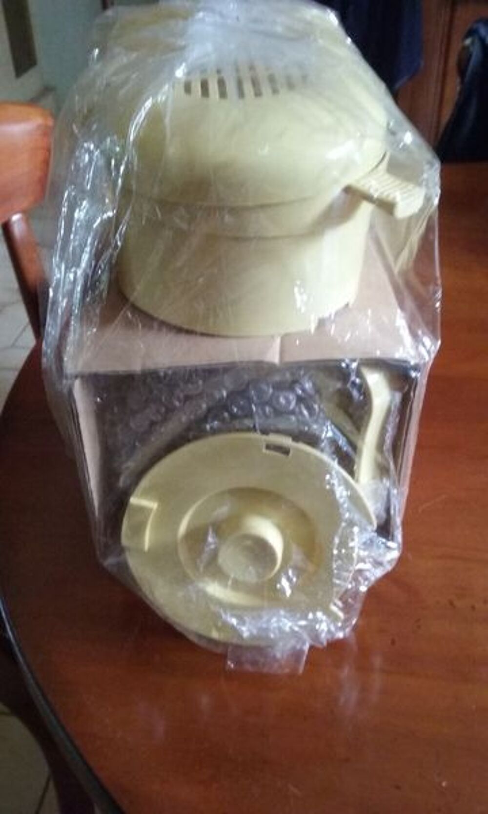 Cafeti&egrave;re &eacute;lectrique jaune neuve Electroménager
