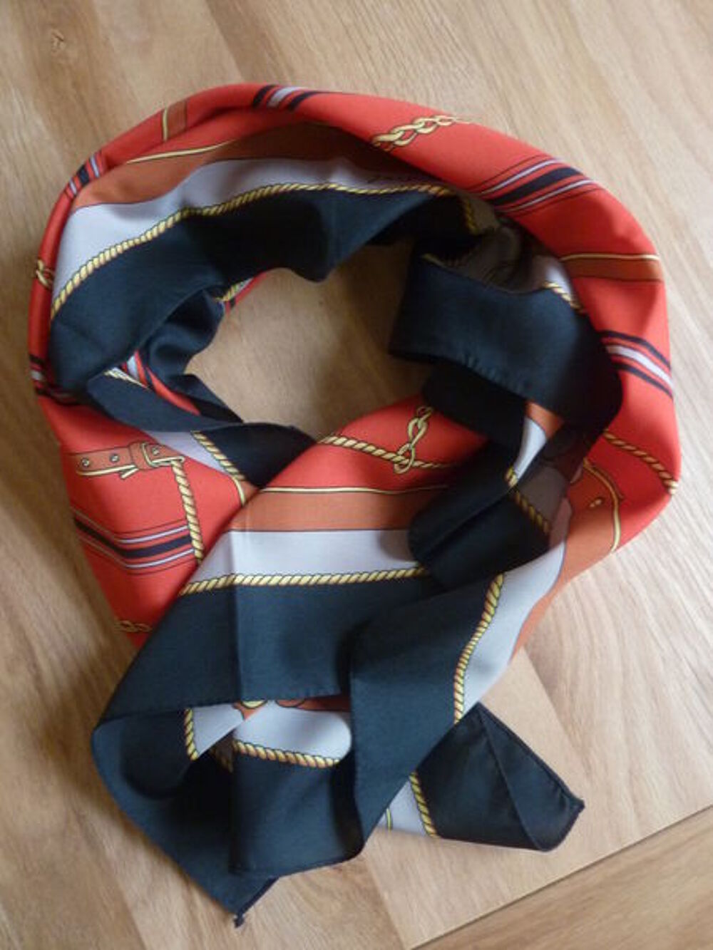 Foulard Jacques Esterel . Vêtements