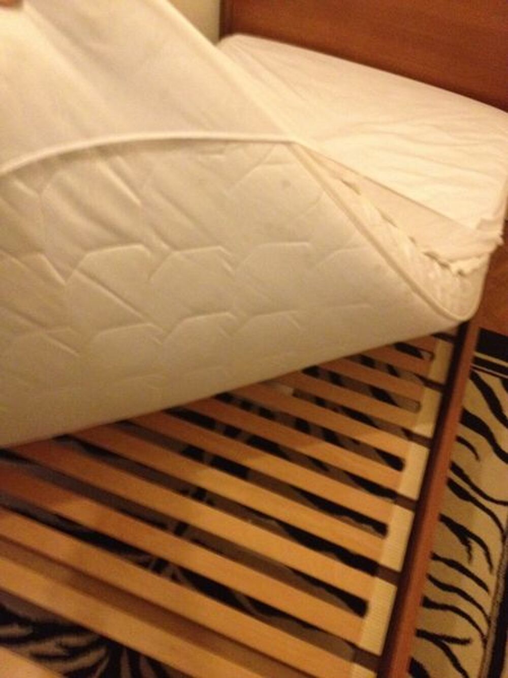 Lit Sommier Matelas et house tapis URGENT Meubles