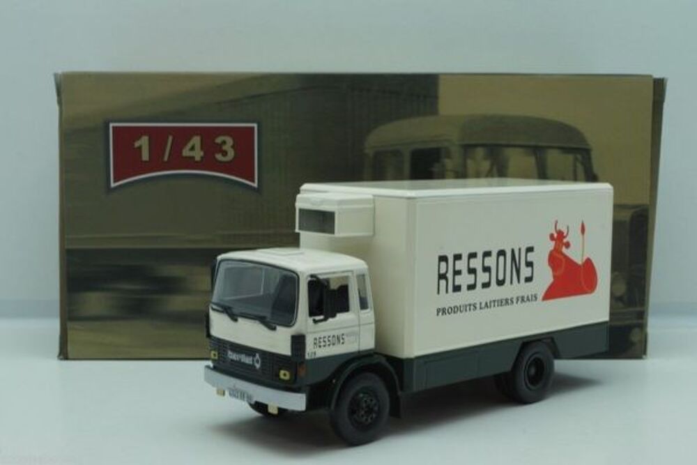 Camion BERLIET 130B11 Lait. RESSONS 1/43 IXO NEUF Boite 