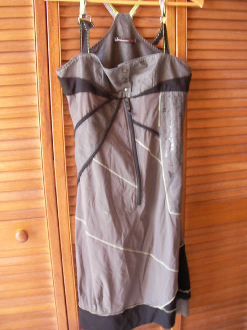 robe lmv
taille 38 Vêtements