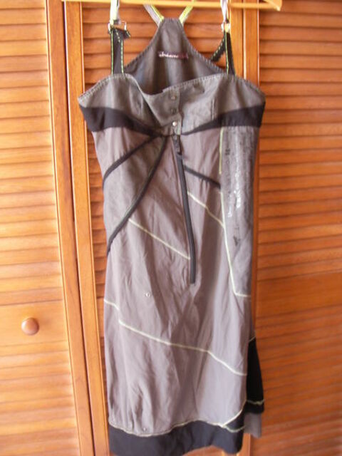 robe lmv
taille 38 19 Bourg (33)