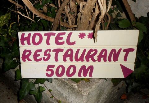 v�ritable pub h�tel restaurant en bois  � 500m  15 Monflanquin (47)