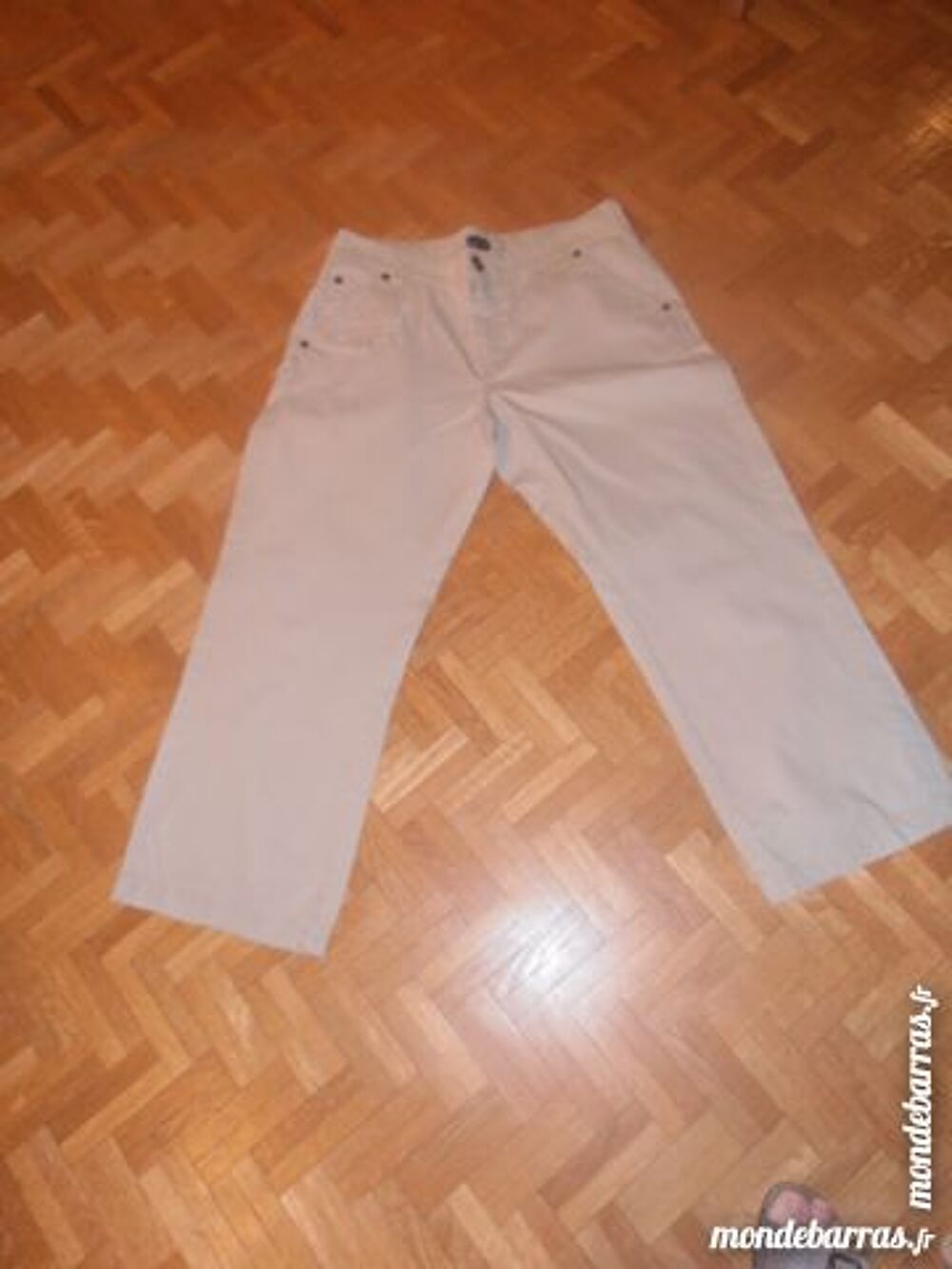 Pantacourt beige brod&eacute; Vêtements