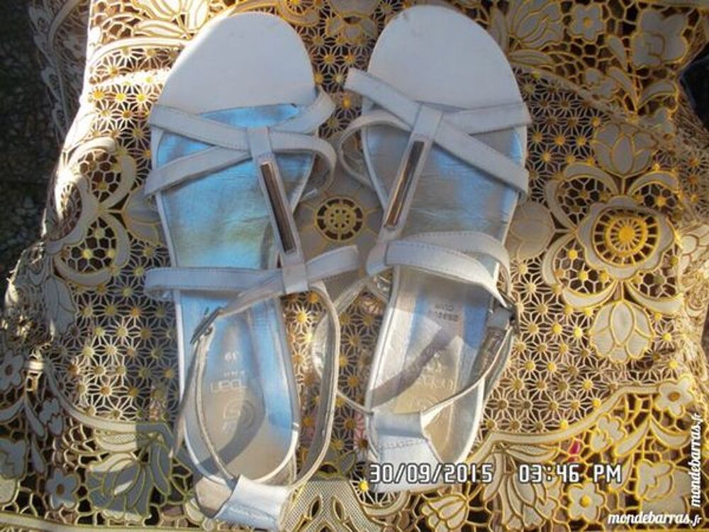 sandales blanches t.39*juste 3e*kiki60230 Chaussures