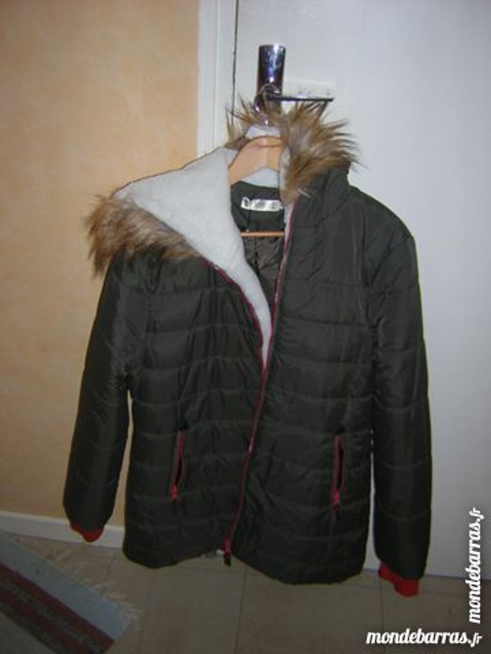 ANORACK DOUDOUNE NEUF T44 Vêtements