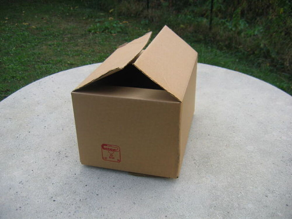 lots de 25 cartons neufs pour 12 bouteilles Jura ou autre... Bricolage