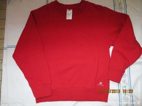 Garon 8 A sweat shirt DOMYOS rouge 2 Alfortville (94)