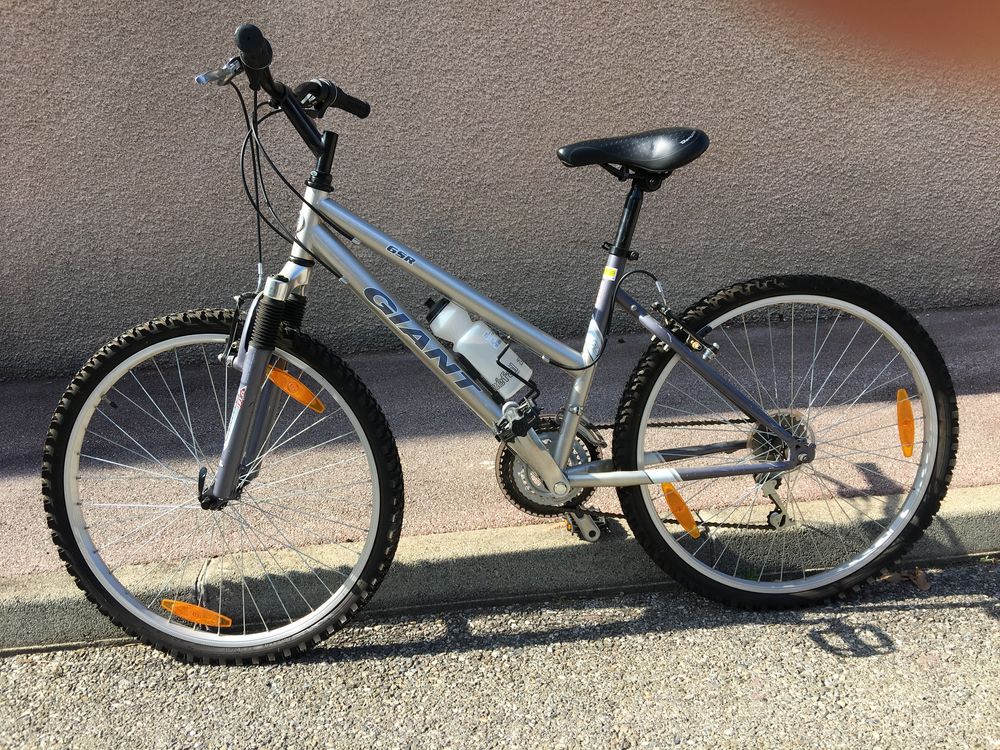 Deux VTT neufs Vélos