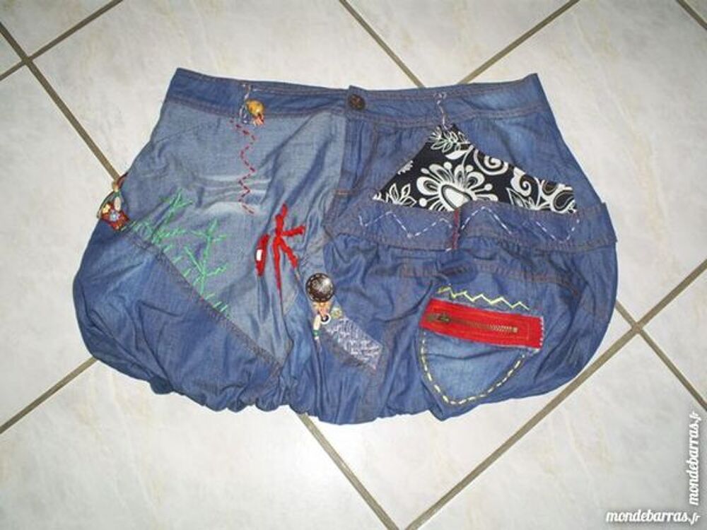 Jupe style DESIGUAL Taille 42 Vêtements