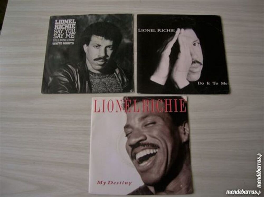 45 TOURS LIONEL RICHIE. Lot de TROIS 45 Tours. CD et vinyles