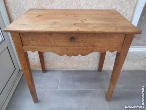 Table en bois avec tiroir 60 Toulon (83)
