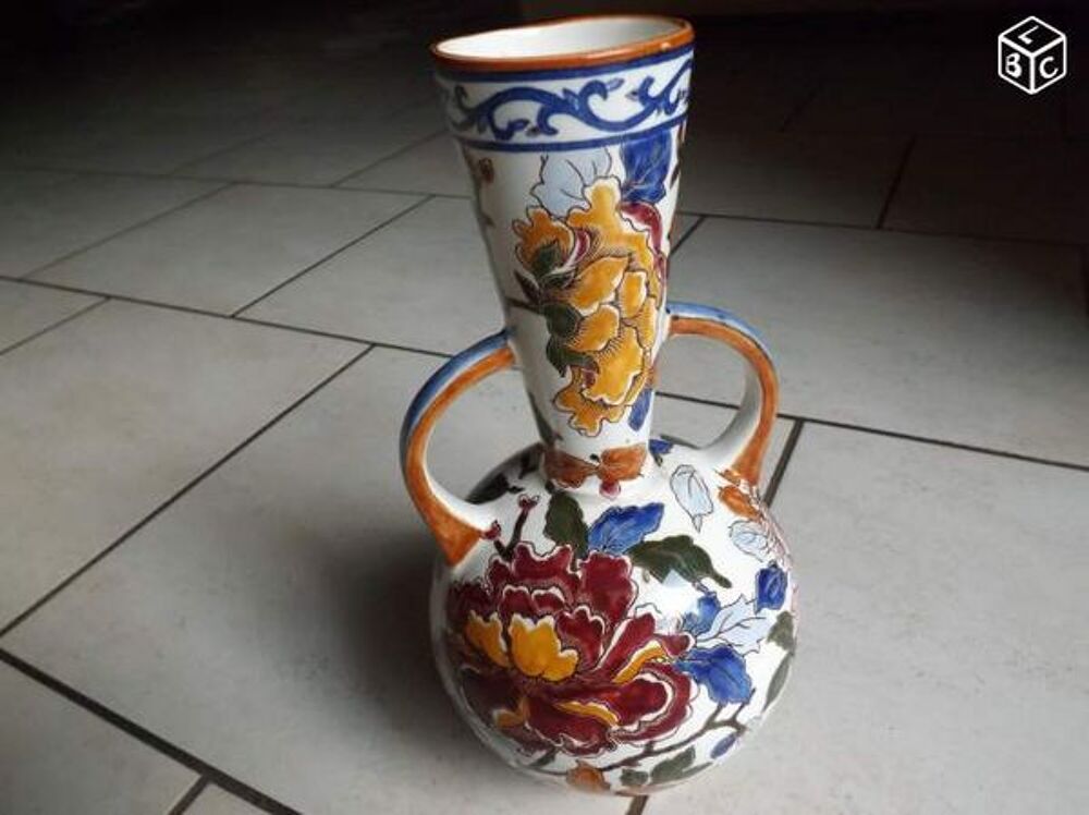 
Tr&egrave;s beau vase GIEN 
Tr&egrave;s beau vase GIEN 
Décoration