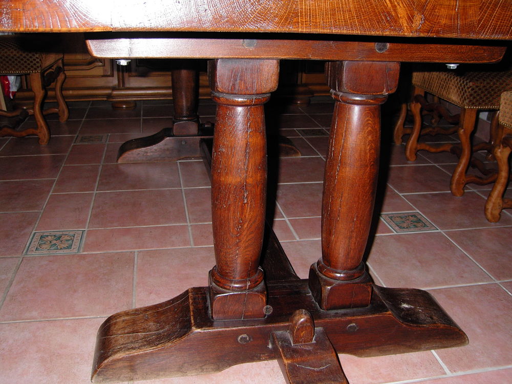 TABLE MONASTERE Meubles