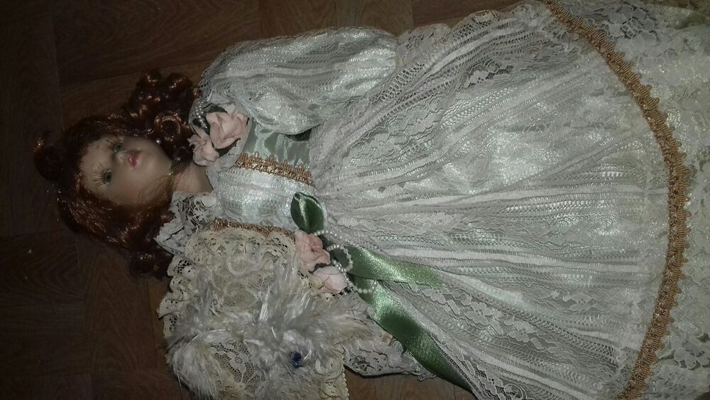 poup&eacute;e de porcelaine 