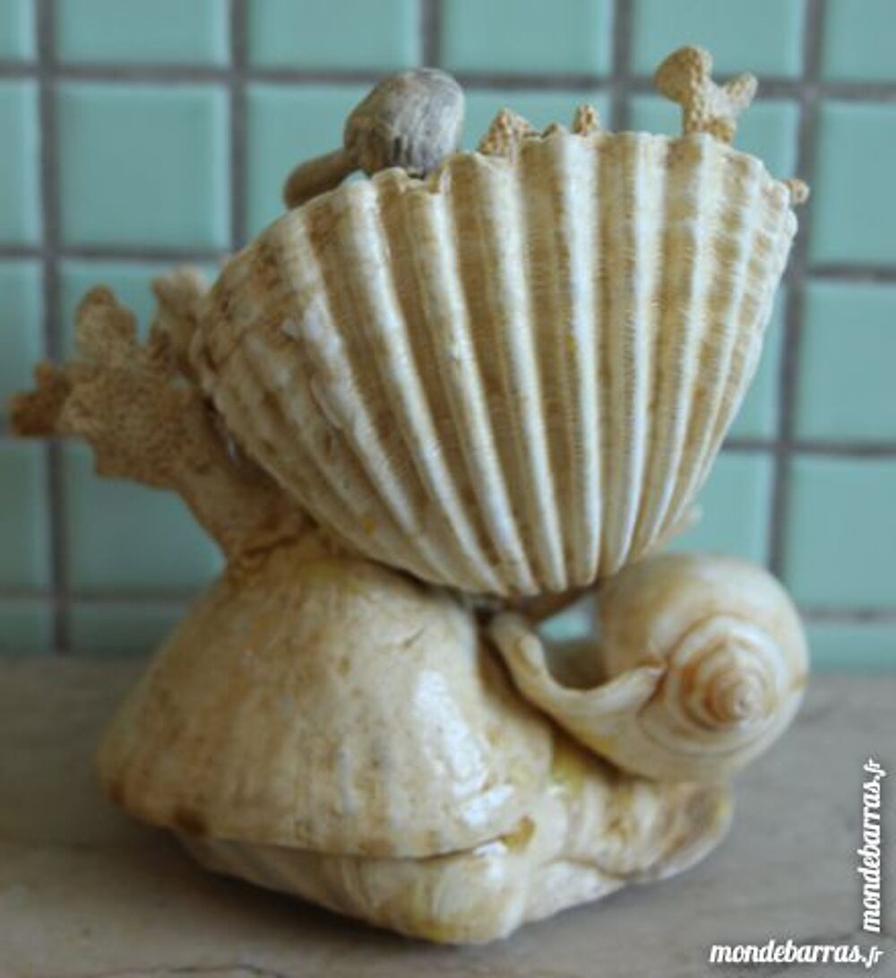 Baigneuse Pinup bord de mer 1930 coquillages 