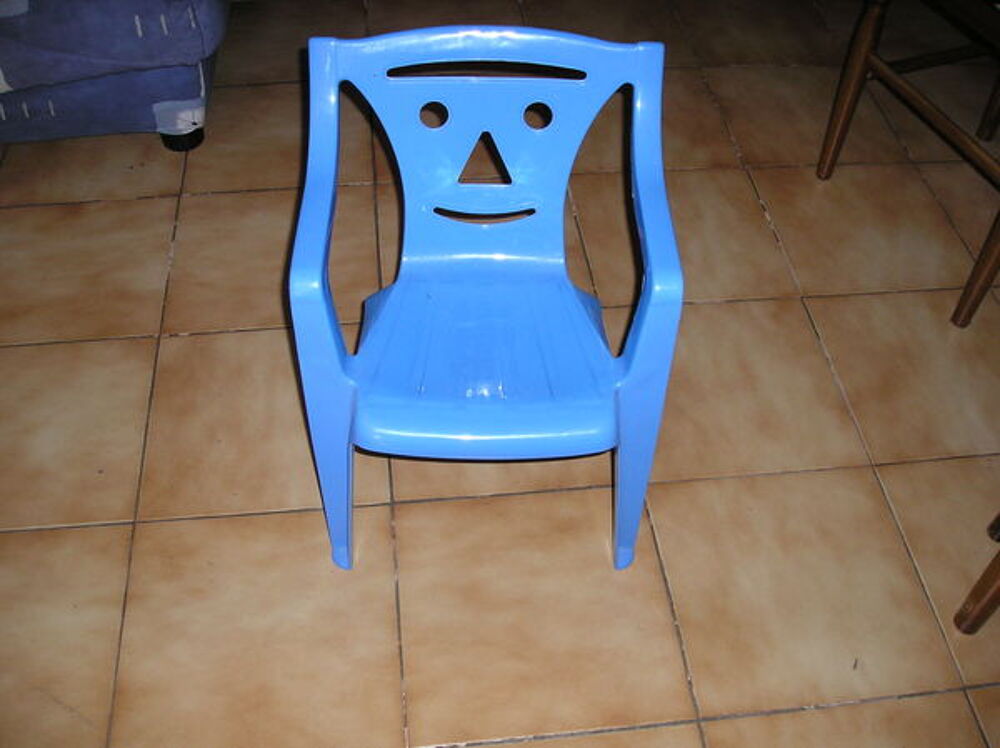 Fauteuil enfant de couleur bleue
Mobilier enfants
