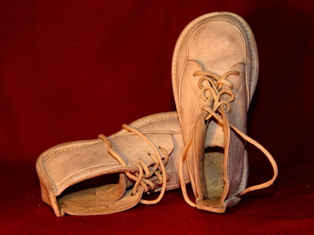 Chaussures anciennes cuir enfant poup&eacute;e vintage 