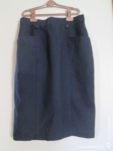 Jupe bleu marine Taille 42 10 Goussainville (95)