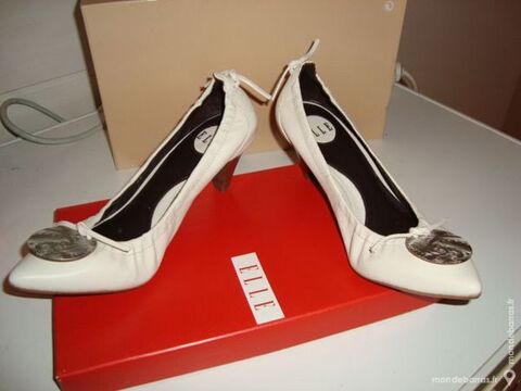 chaussures Elles neuves 59 La Verdire (83)