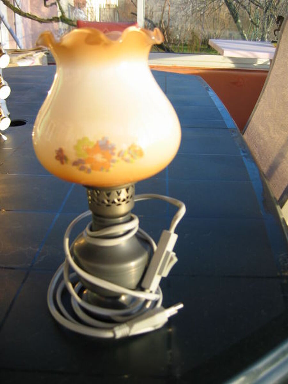 Mignonne petite lampe &eacute;tain et globe couleur pastel Dcoration