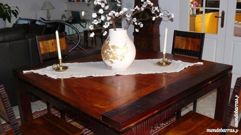 1 table carr&eacute;e en Acajou 140x140 + 4 chaises+ 2 Ra Meubles