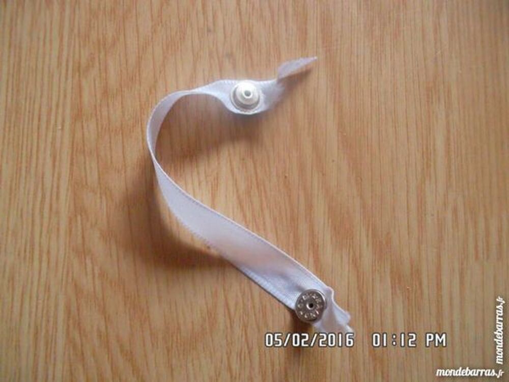 ATTACHETTES-BRETELLE Bijoux et montres