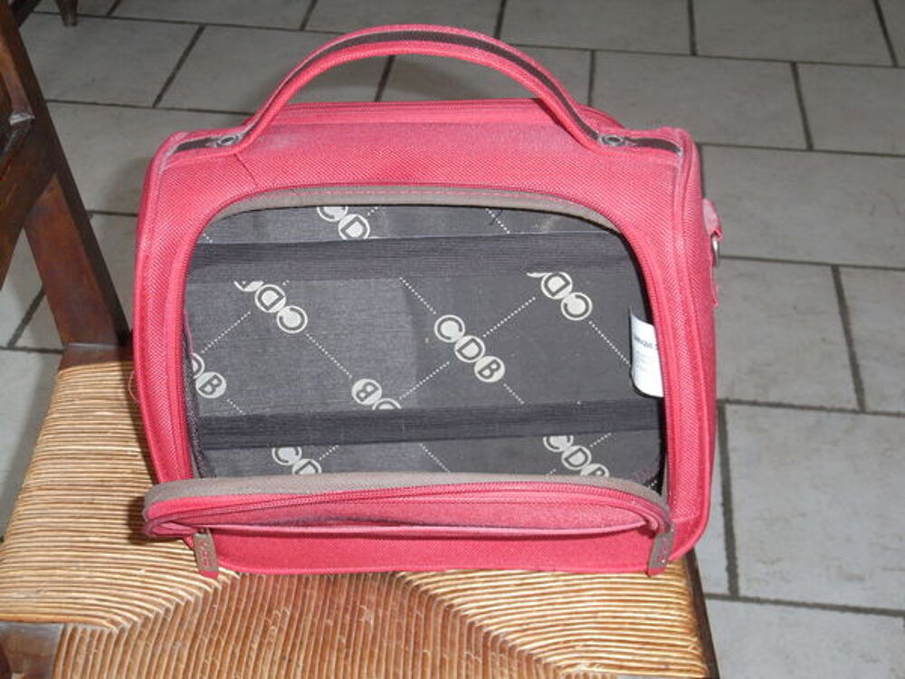 vanity de voyage en tissus rouge Maroquinerie