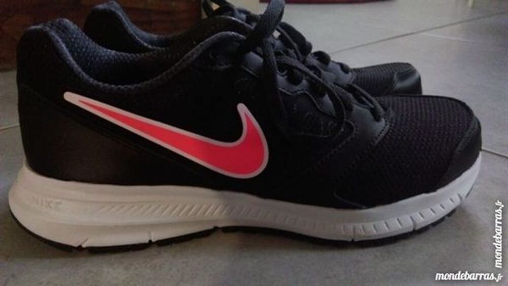 chaussures neuve NIKE T.40 Chaussures