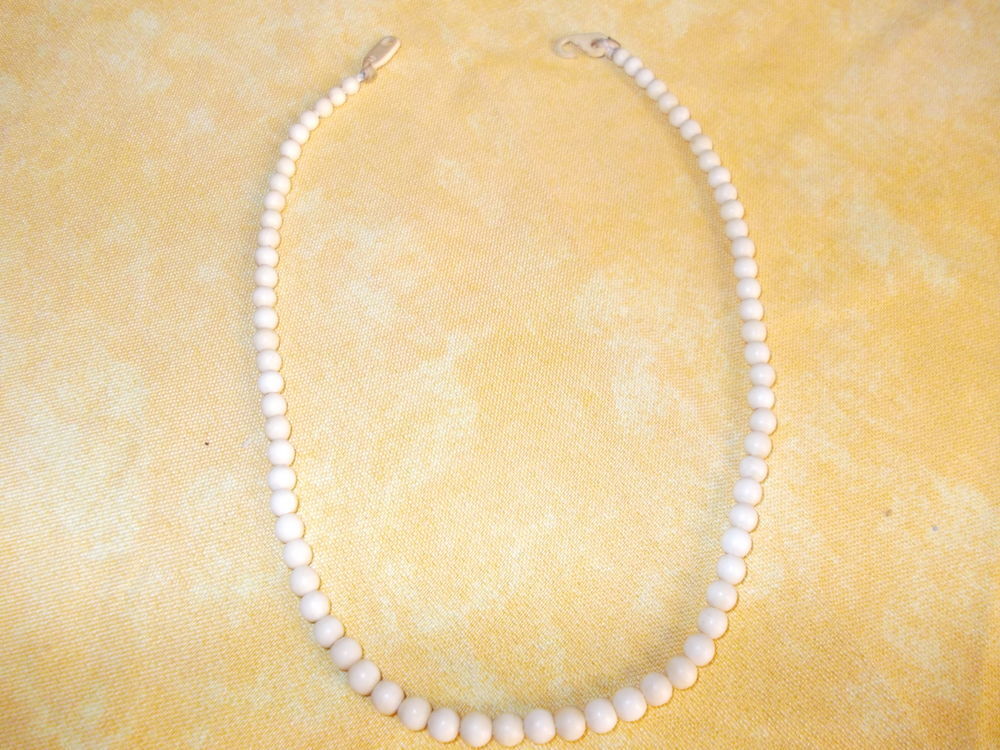 collier en ivoire Bijoux et montres