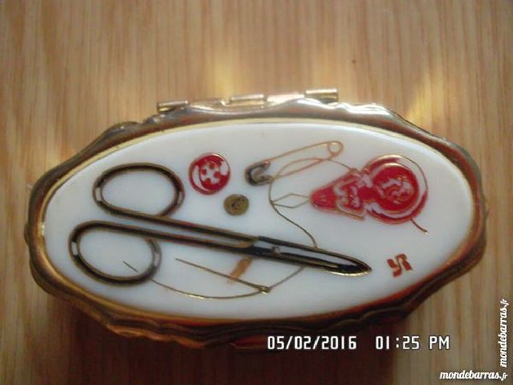 boite &agrave; aiguilles &agrave; coudre Bijoux et montres