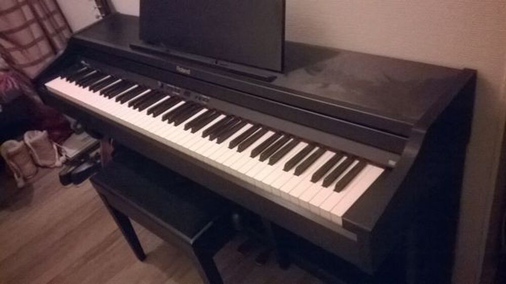 piano roland toucher lourd Instruments de musique