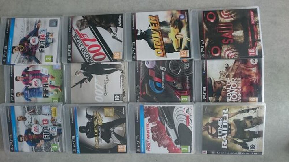 PS3+4manettes+12jeux Consoles et jeux vidéos