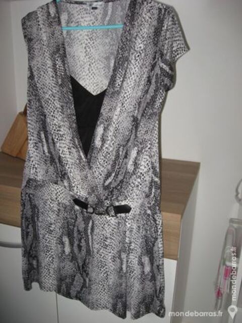 Tunique noir et blanc 15 Rambouillet (78)