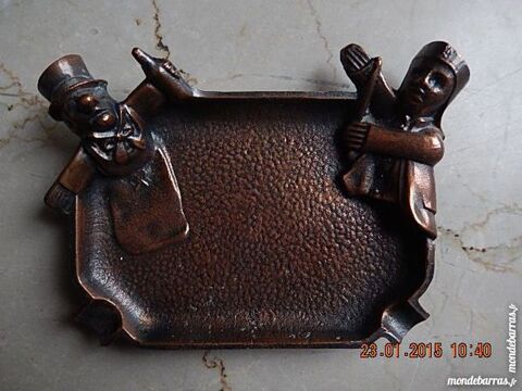 cendrier en métal bronzé GUIGNOL 40 Lyon 3 (69)