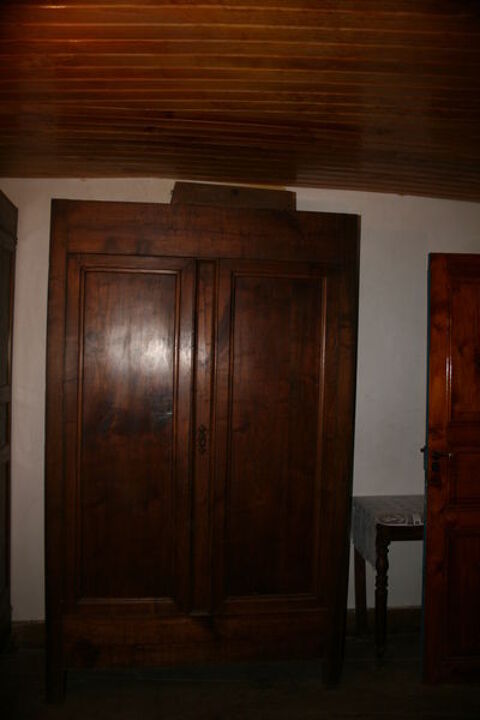 Armoire ancienne Noyer massif 0 Ax-les-Thermes (09)