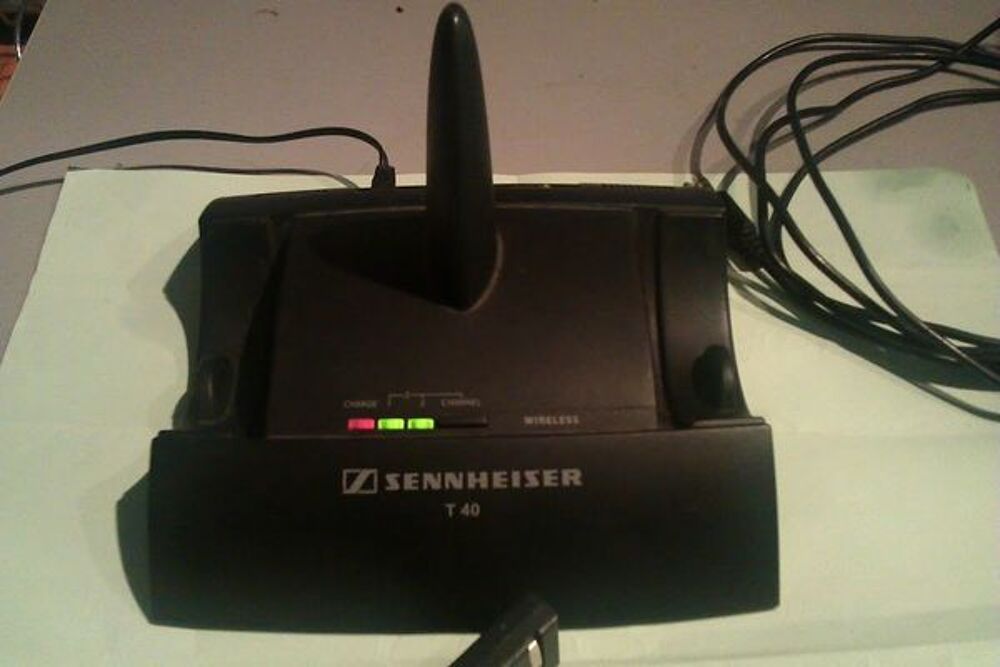 Socle avec batteries pour &eacute;couteurs sennheiser T40 Audio et hifi