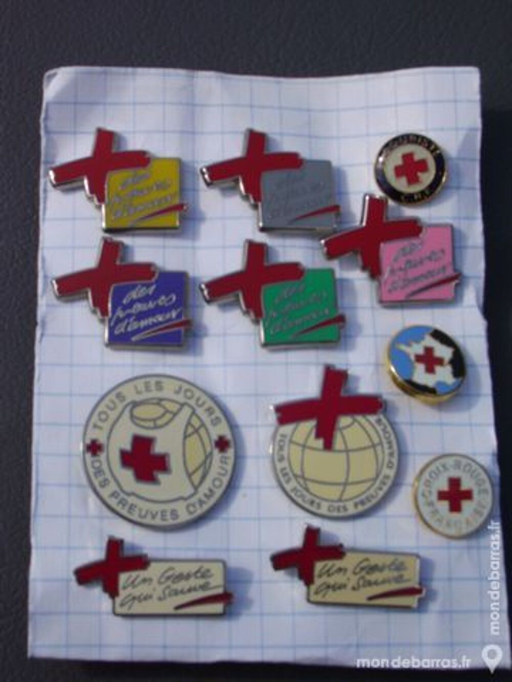 12 PIN'S DE LA CROIX ROUGE FRANCAISE 