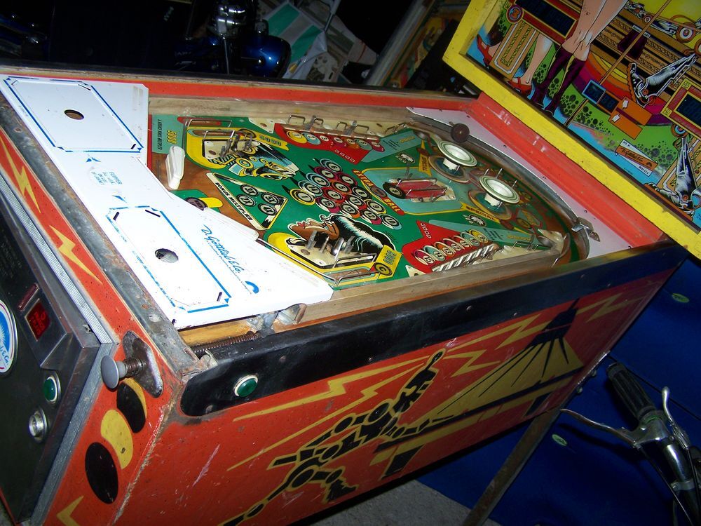 recherche tous jeux de bar hs, flipper, jackpot, et autres. Consoles et jeux vidéos
