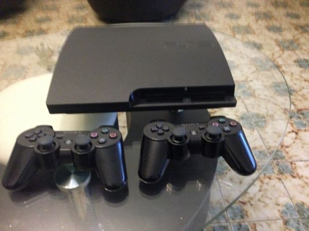  manette sans fil SOny et 5 jeux Consoles et jeux vid�os