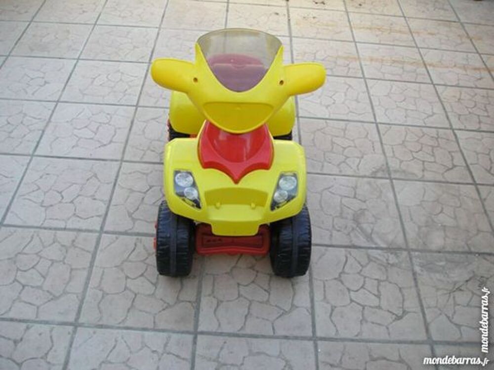Quad &eacute;lectrique pour enfant En bon &eacute;tat Fonctionn Jeux / jouets