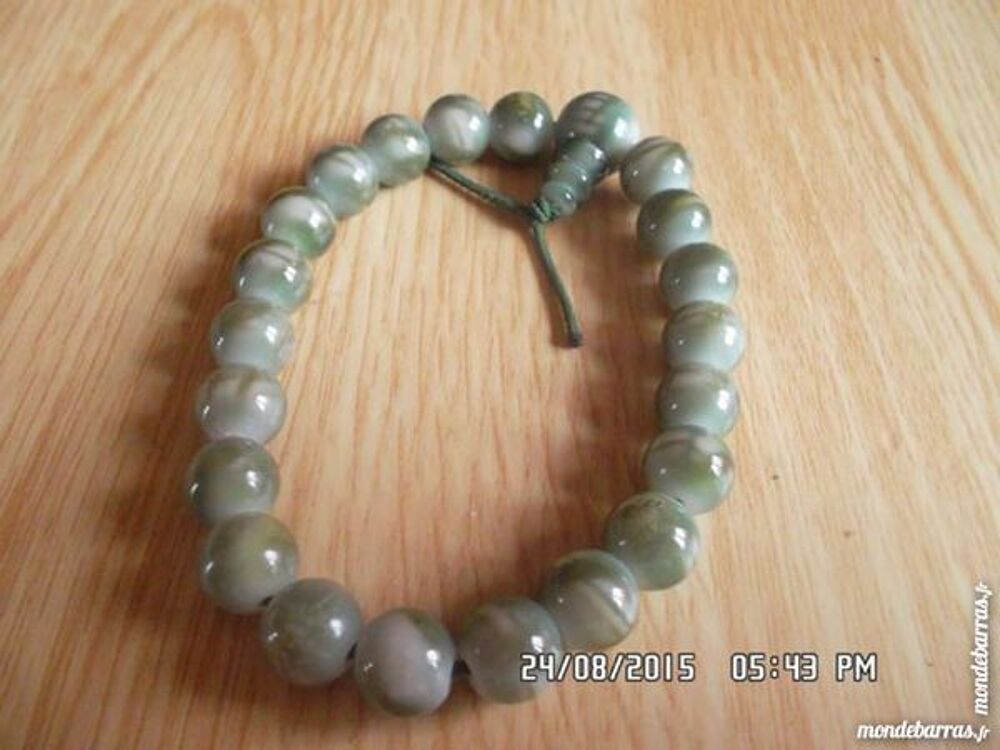 BRACELET PERLES VERTES Jeux / jouets